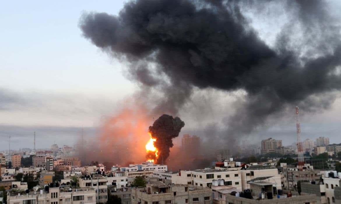 Israel devasta cidades da Faixa de Gaza após ataques terroristas do Hamas. Mortes no conflito chegam a 2 mil