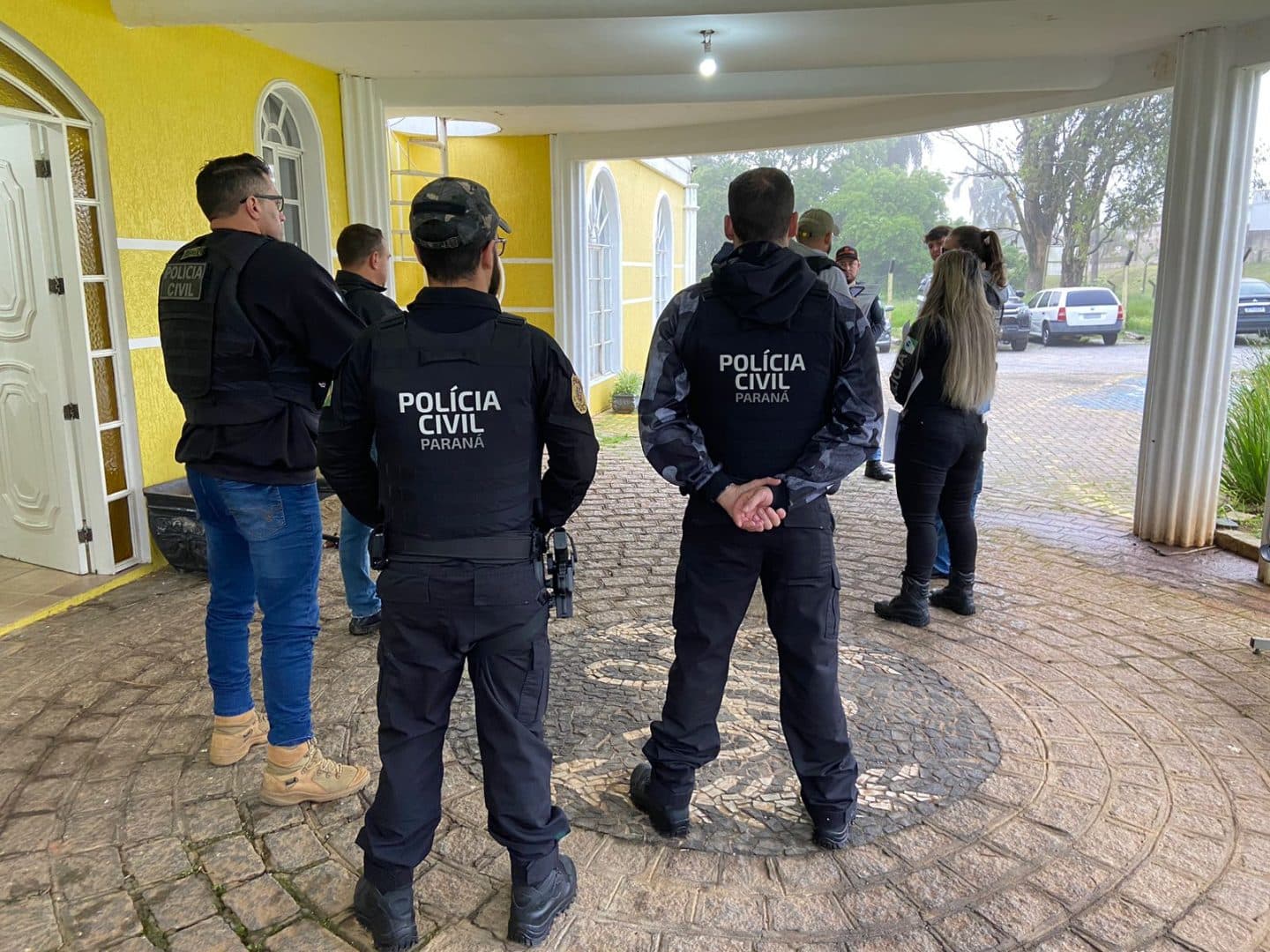 Operação da Polícia Civil em Carambeí resulta em prisão e apreensões