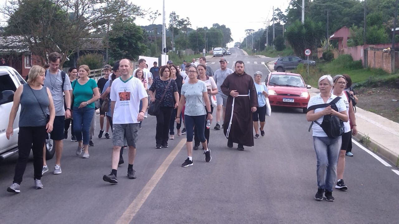 Em Irati, caminhada de franciscanos vai recolher lixo nas ruas no domingo (03)