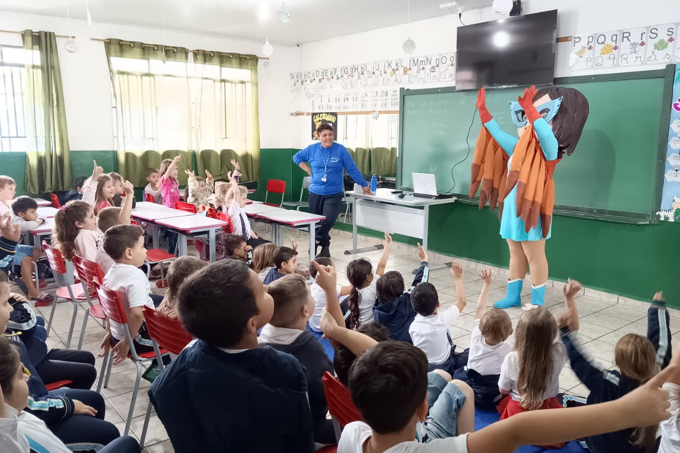 Com atividades educativas, Estação Sanepar visita escolas em Ponta Grossa e cidades da região