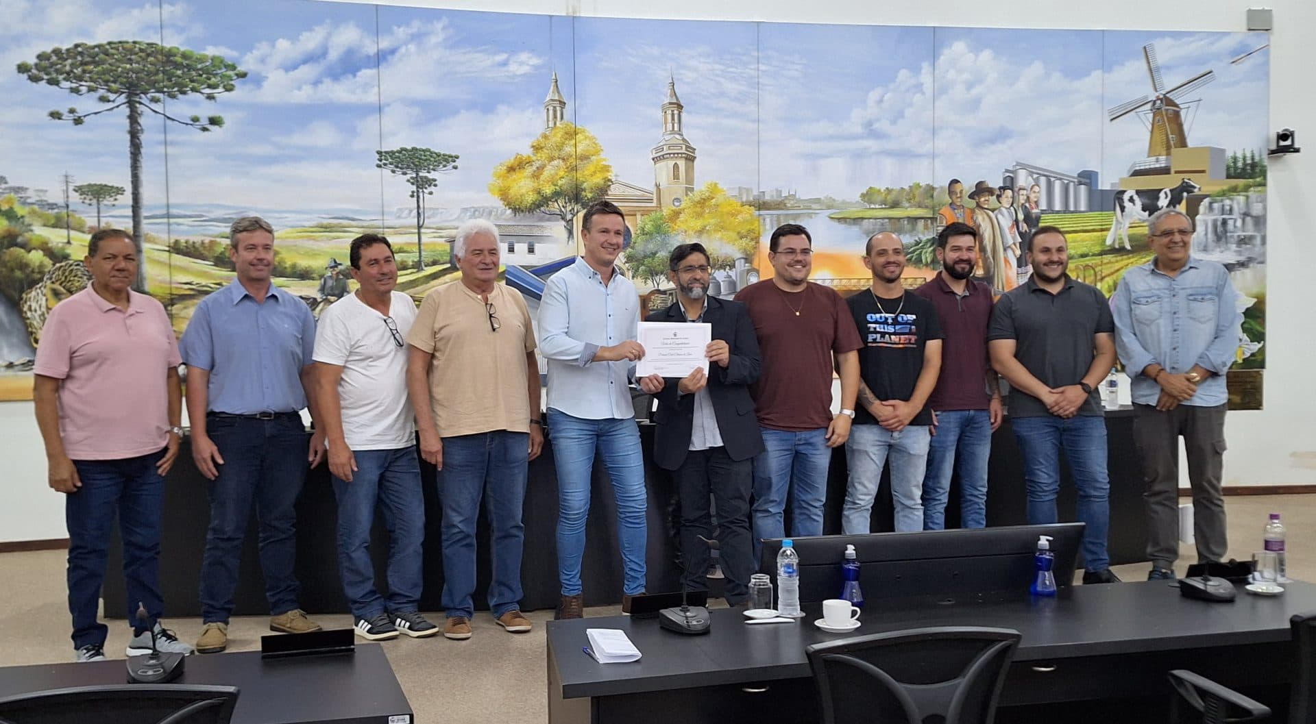 Diretor da Cadeia Pública de Castro é homenageado na Câmara
