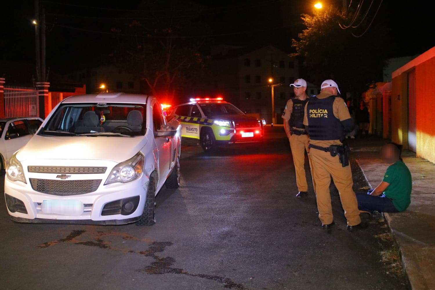 Motorista embriagado colide com outro veículo em PG, tenta fugir e é levado para a delegacia