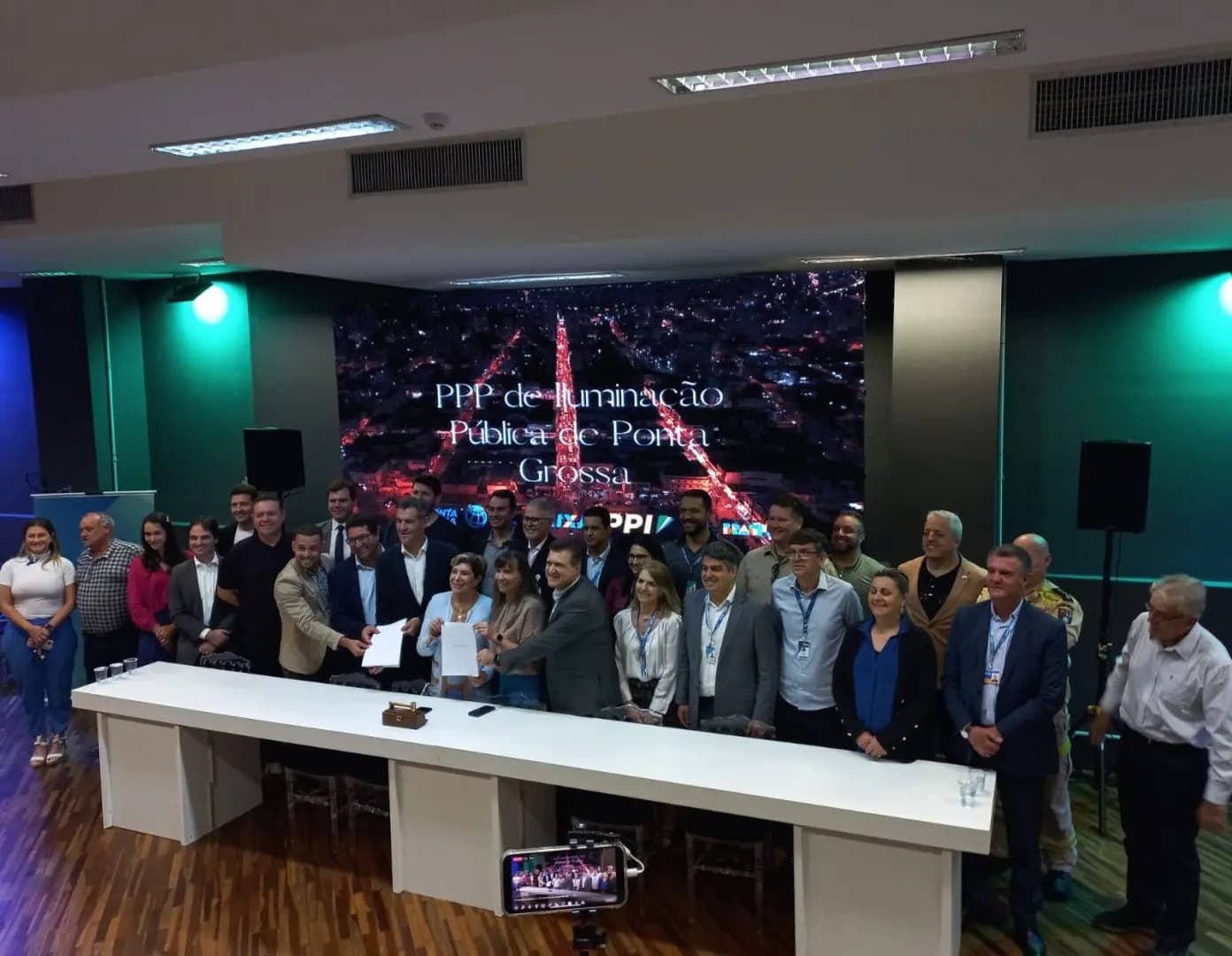 Prefeitura de PG firma parceria de R$ 114 milhões para modernizar iluminação pública