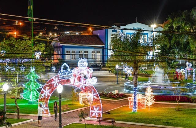 Iluminação natalina e programação cultural do XV Natal para Todos transformam Jaguariaíva