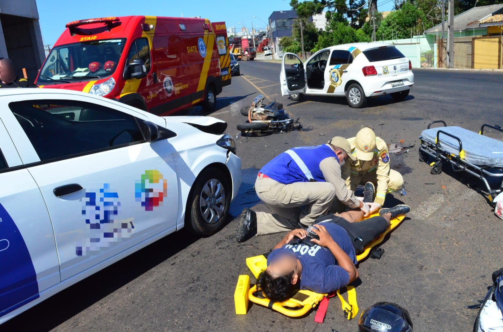 Motociclista avança sinal vermelho e é atingido por veículo em PG