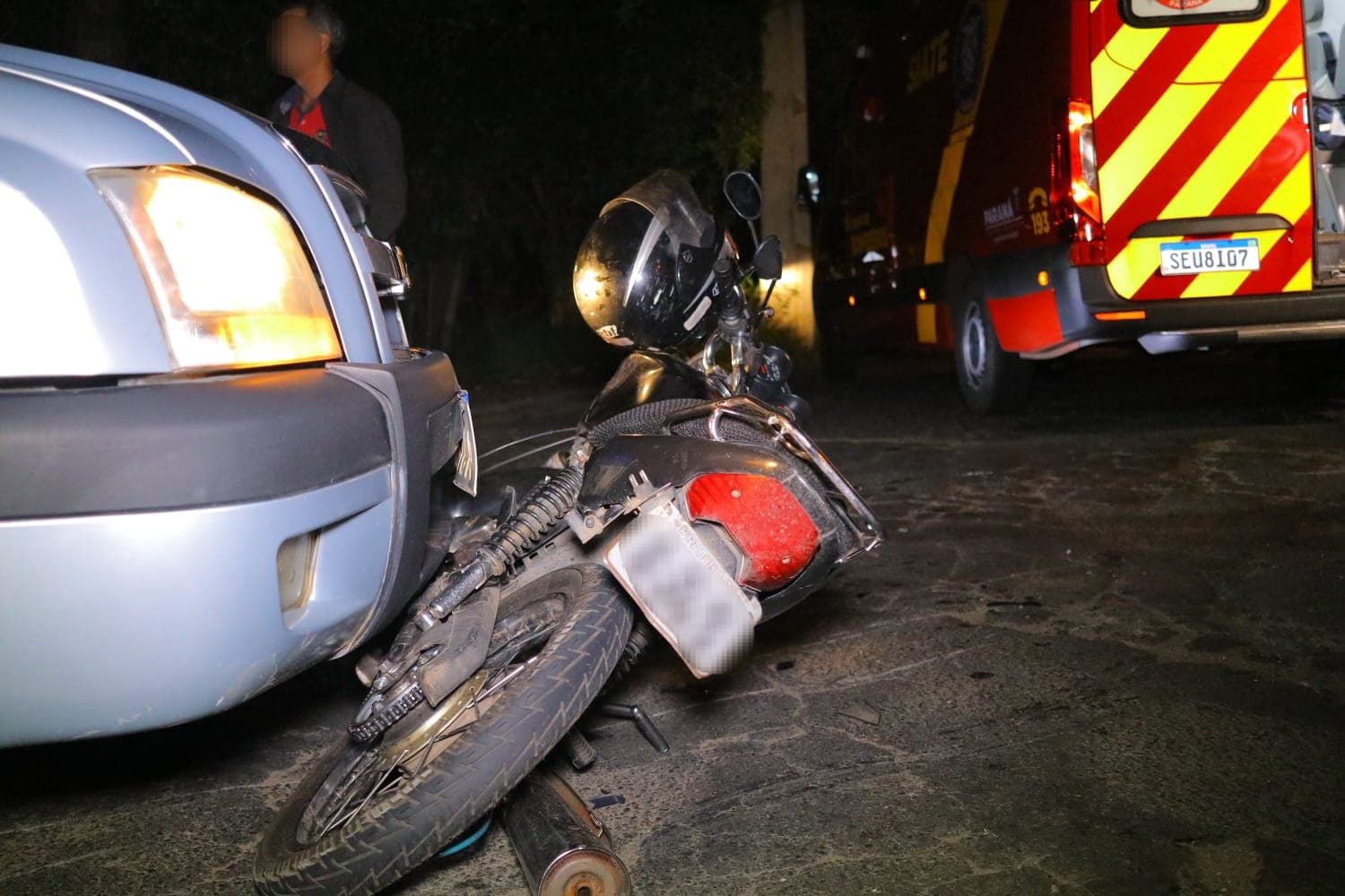 Acidente deixa motociclista com fratura na perna em Ponta Grossa
