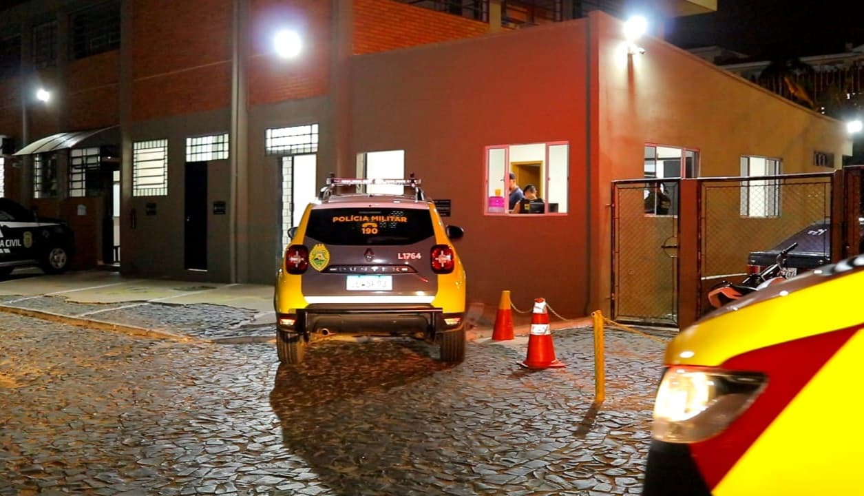 PM prende homem que furtou objetos de residência em PG; ladrão ainda foi agredido pelos moradores
