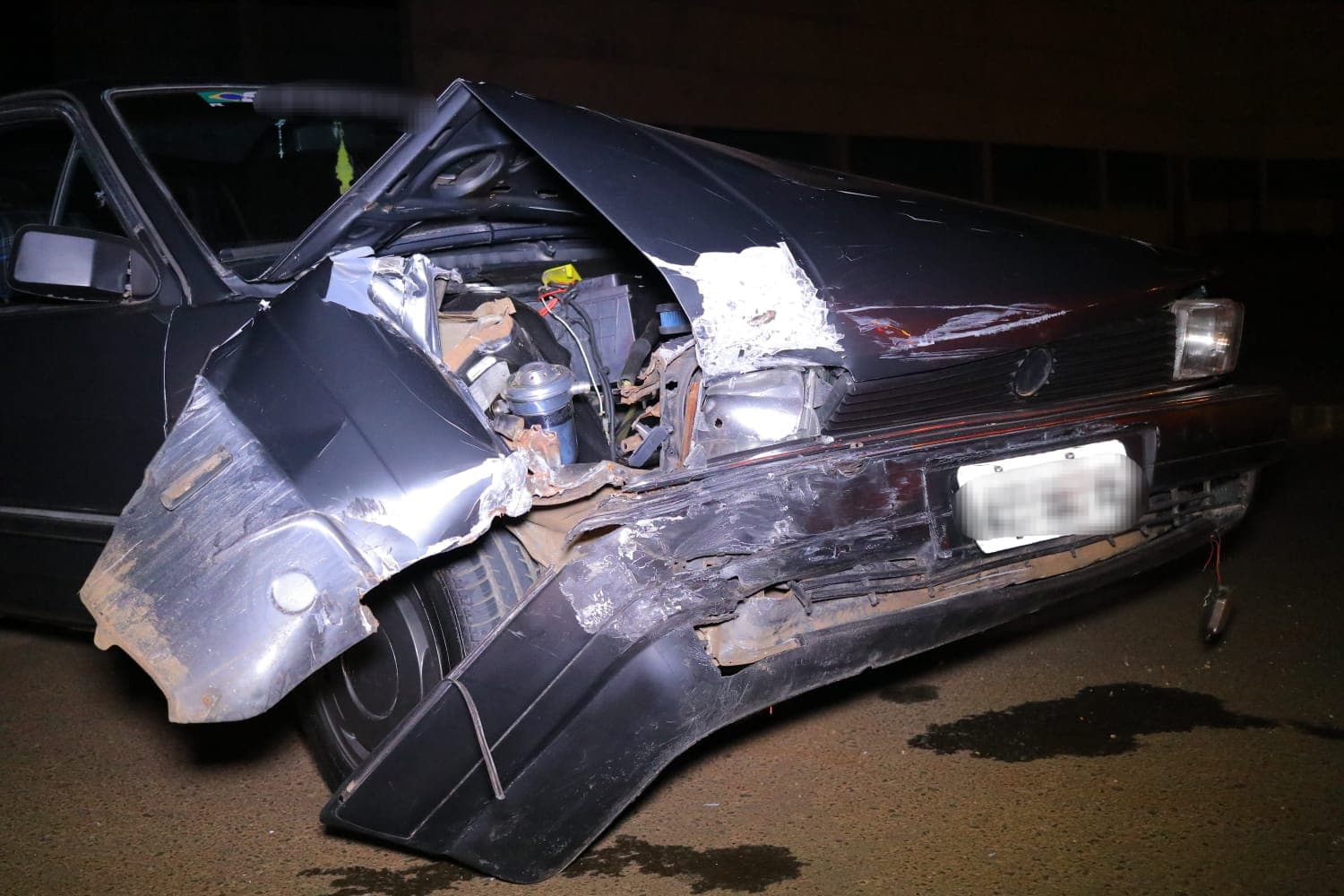 Motorista fura preferencial e colide com outro carro em Ponta Grossa