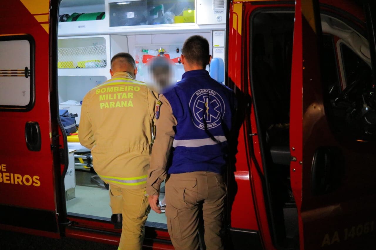Avô agride neto com bengala por não pagar conta de luz em PG