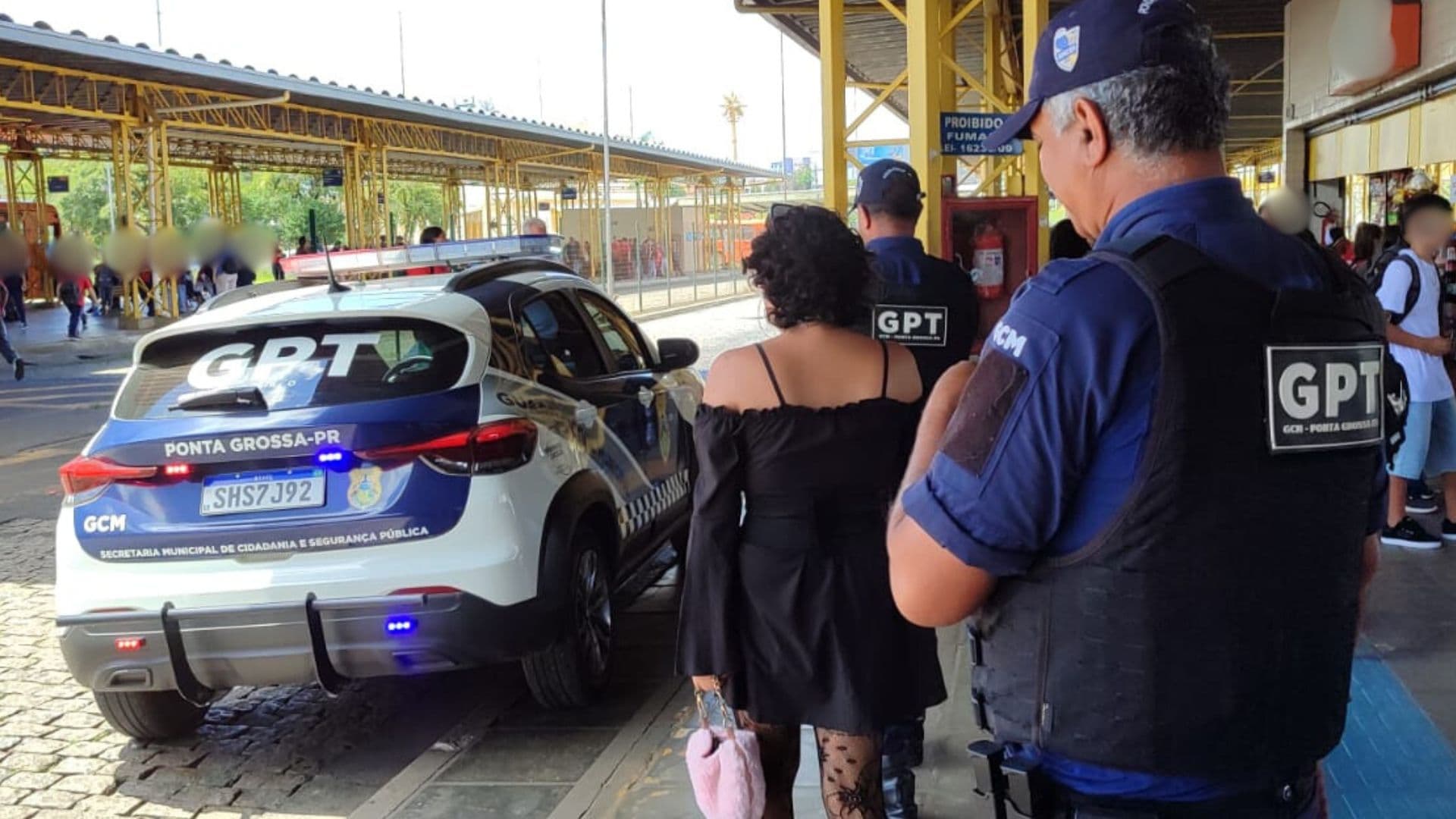 Adolescente é agredida por ex-namorada em terminal de PG