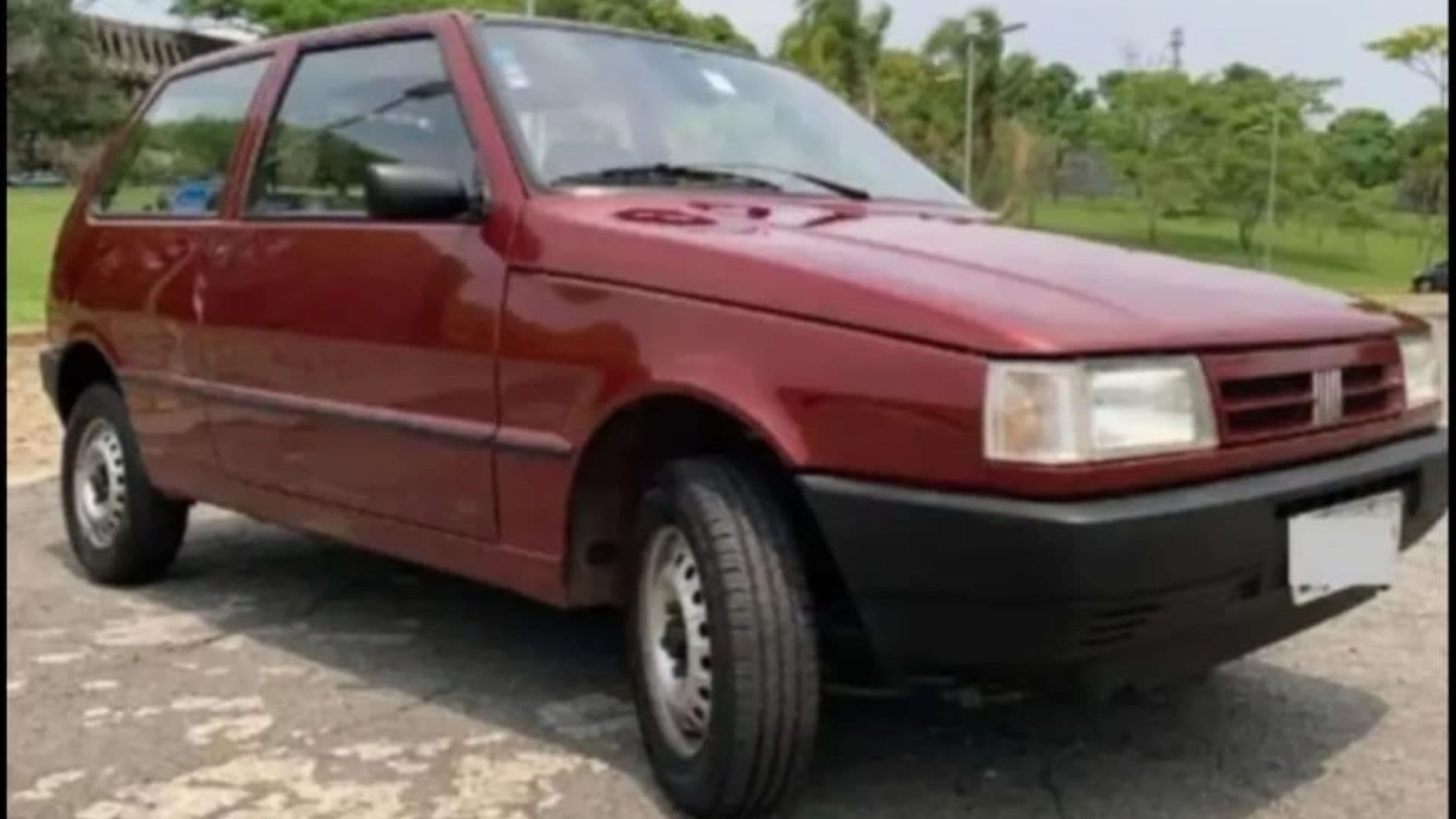 Carro estacionado é furtado em bairro da cidade de Castro