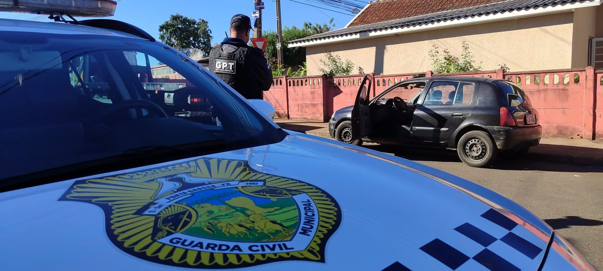 GCM recupera carro furtado em Ponta Grossa
