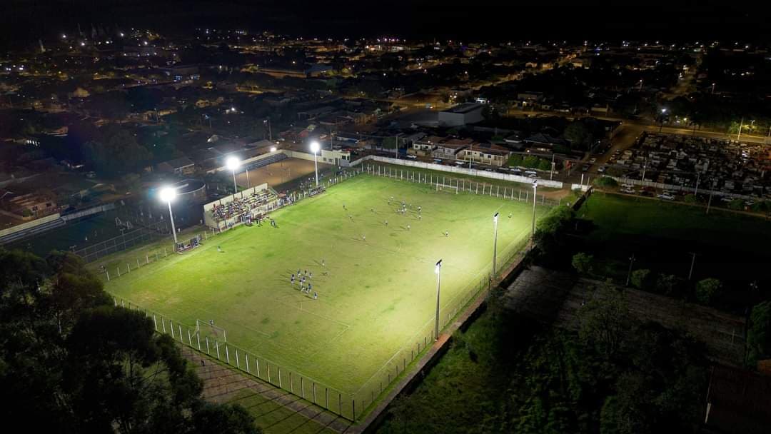 Tibagi conclui obra de iluminação no Estádio Homero de Melo