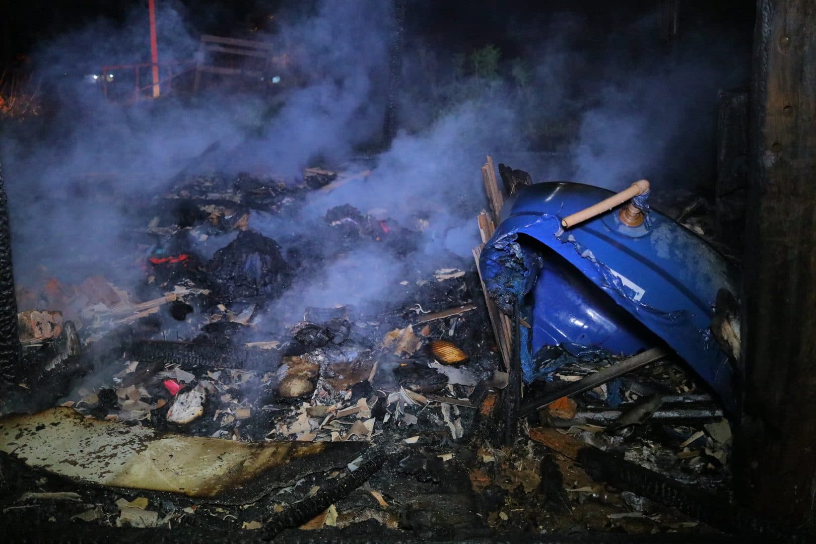 Incêndio consome casa de madeira em bairro de PG