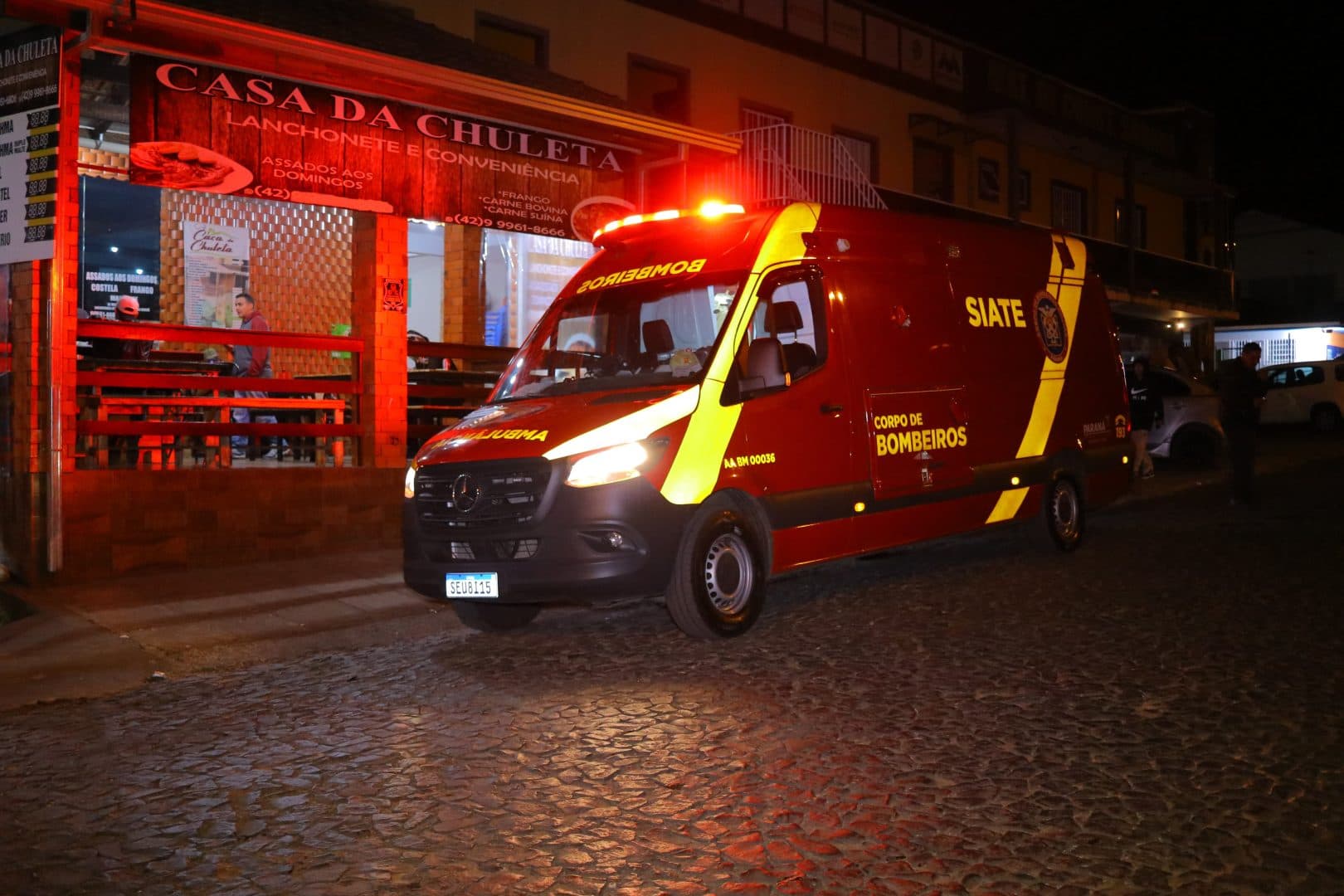 Motociclista tenta desviar de cachorro e sofre acidente em bairro de PG