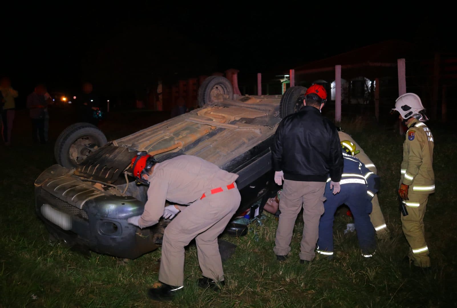 Carro capota na Estrada do Guaragi e mata adolescente em Ponta Grossa