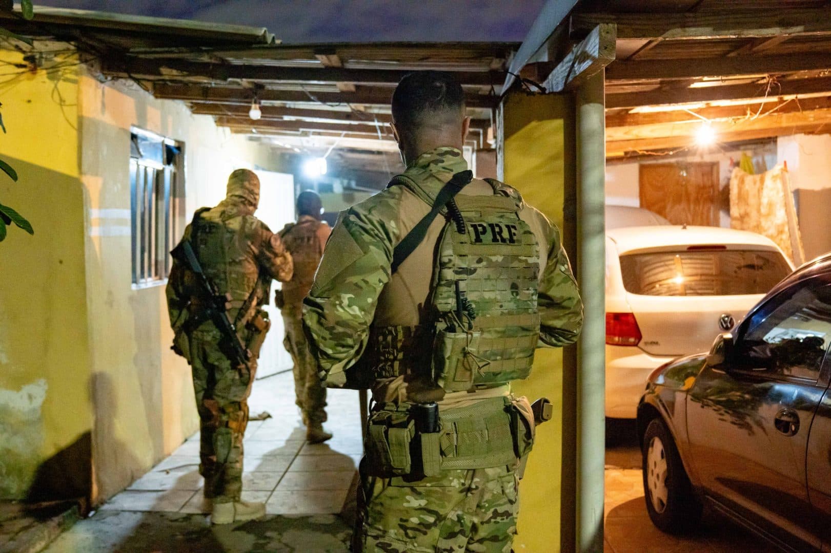 Vídeo: Operação conjunta da PRF e PC nesta quinta-feira mira rede de tráfico de drogas no PR