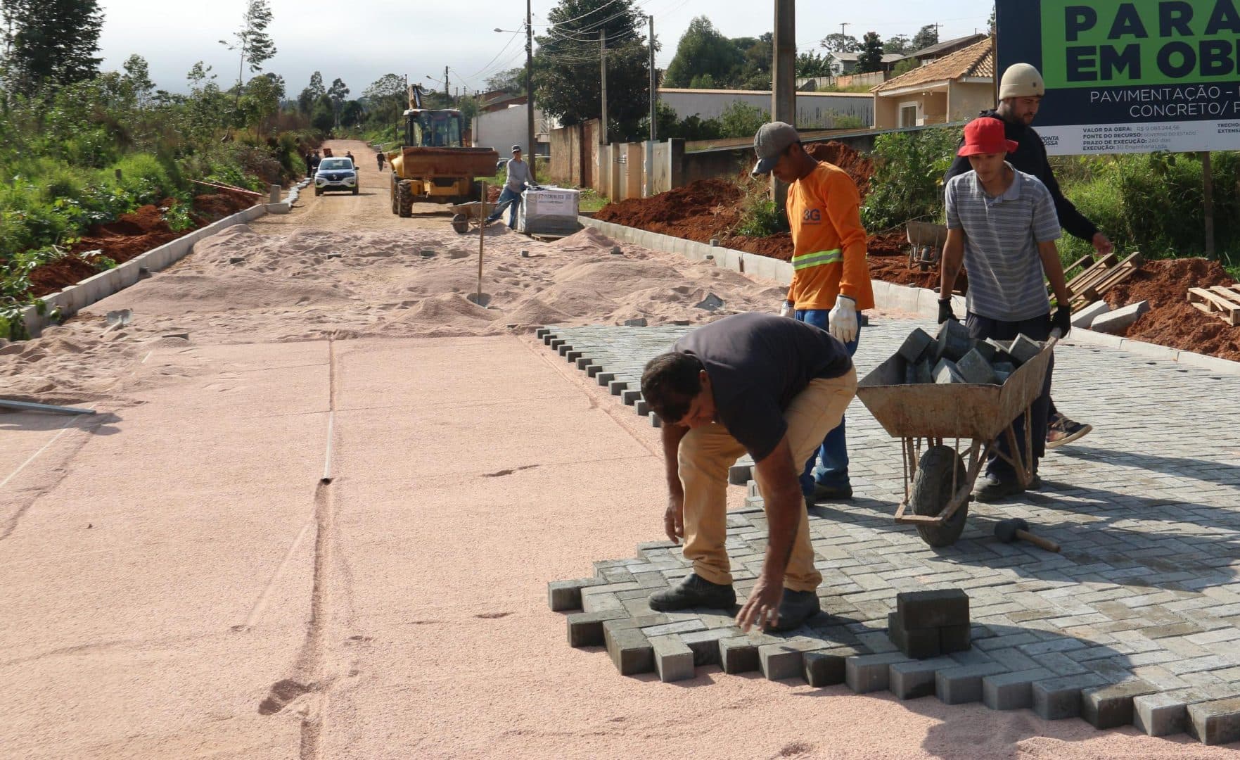 Revestimento da Estrada do Alagados começa a ser instalado