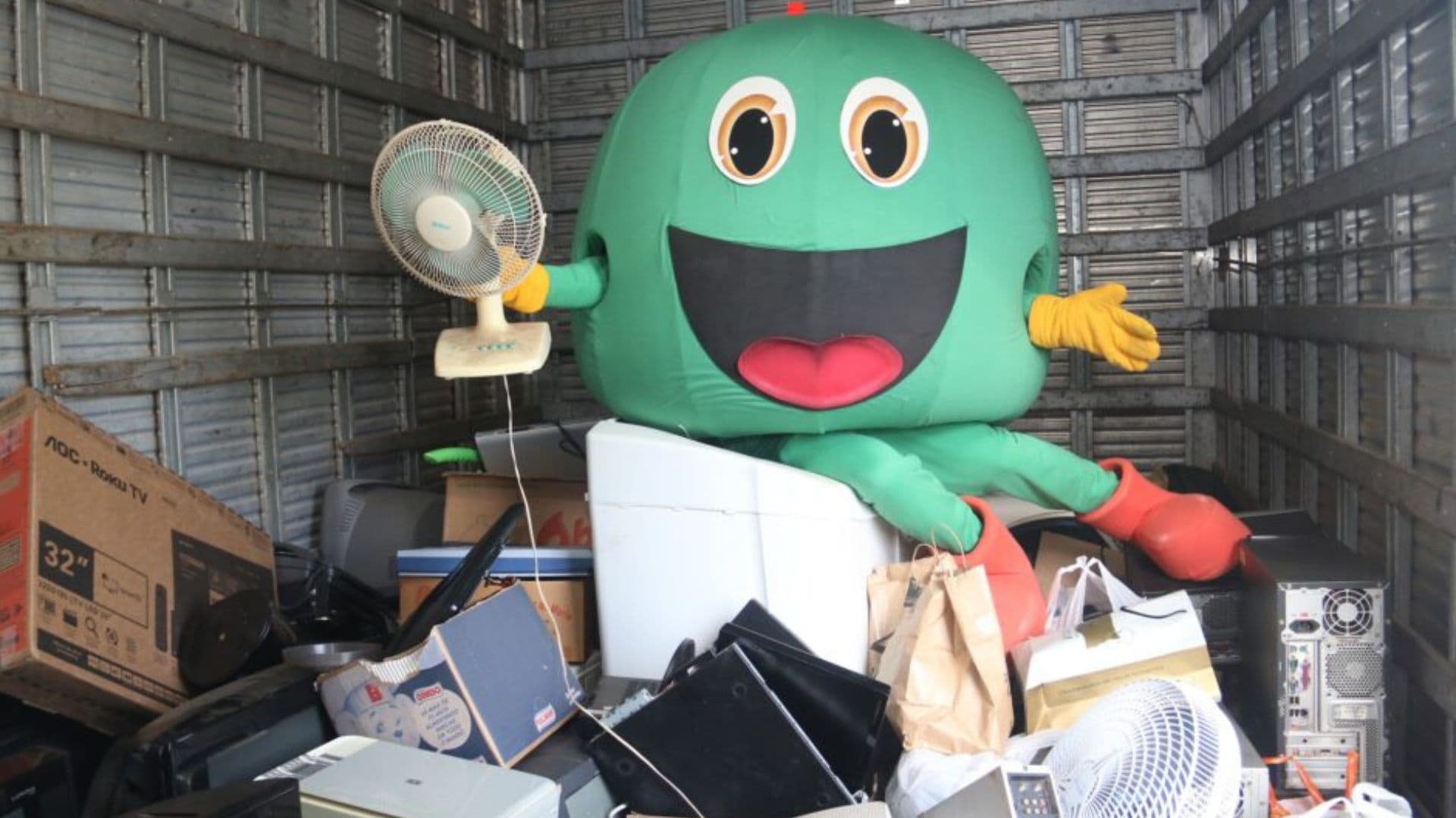 O projeto Bota Fora facilita o descarte correto de eletrônicos, promovendo a reciclagem e a preservação ambiental