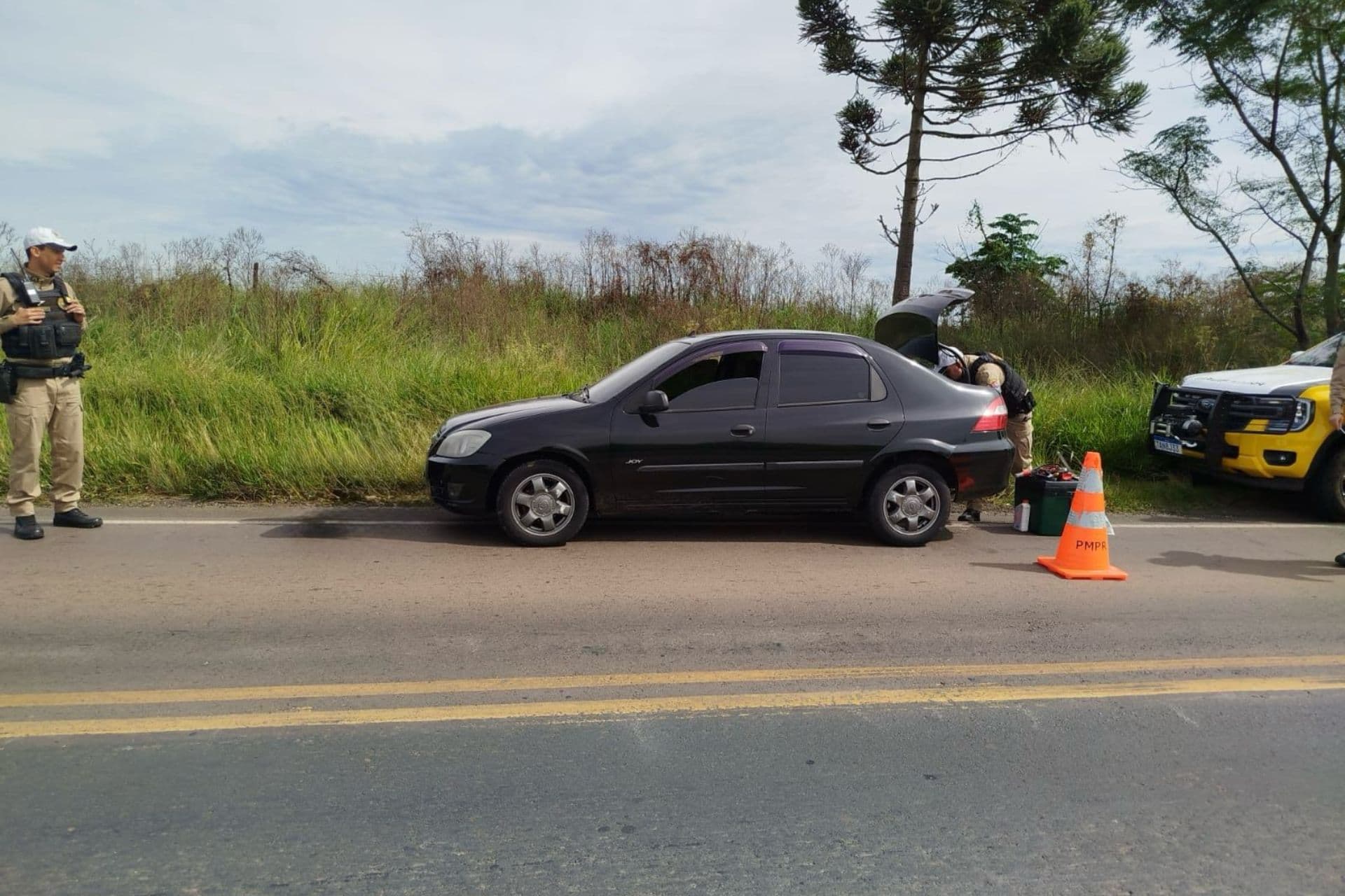 Veículo roubado é recuperado pela PMPR na PR-151 em Ponta Grossa