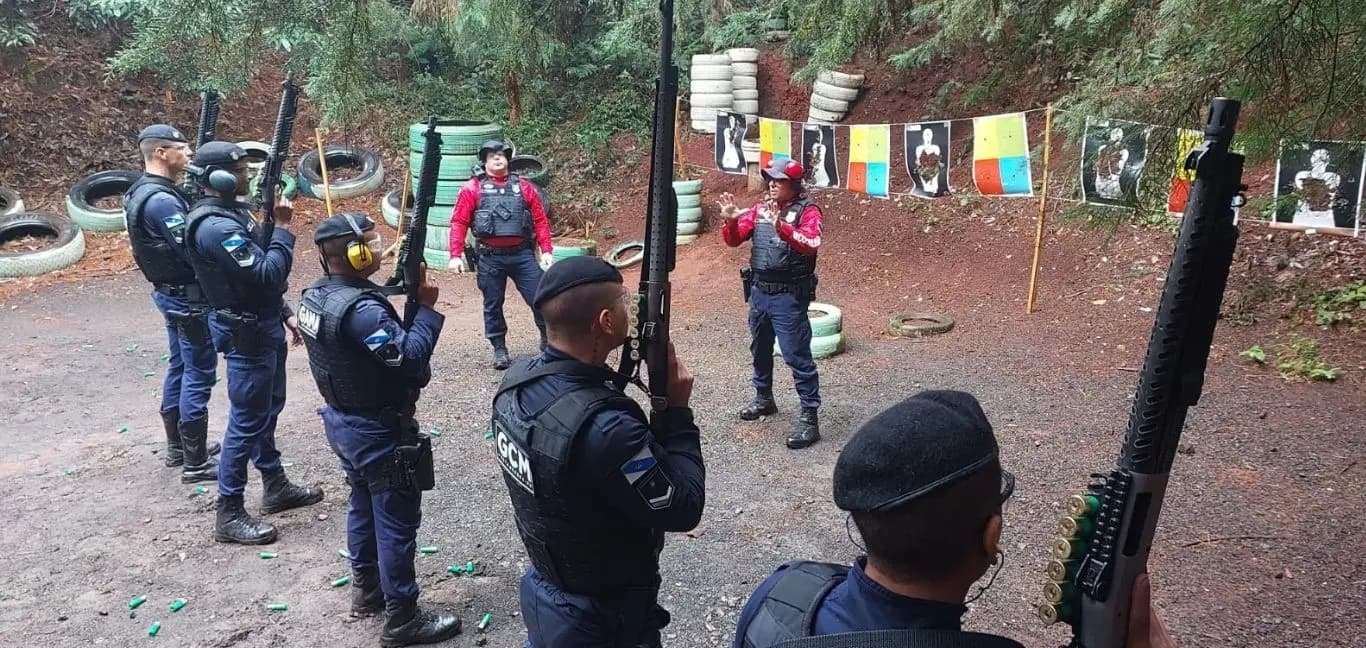 Guardas Municipais de Ponta Grossa passam por requalificação anual com foco em armamento, legislação e bem-estar