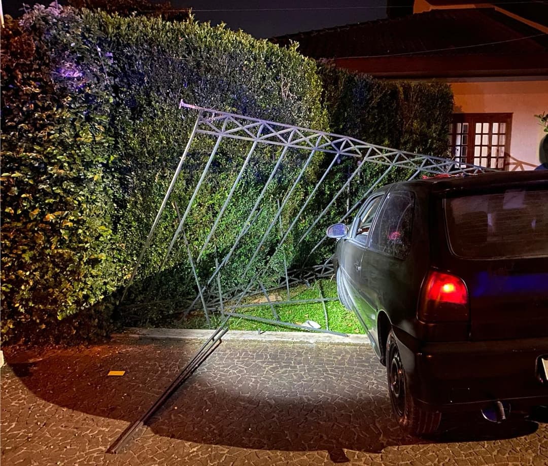 Homem é preso após fuga alucinada com carro adulterado e embriagado em Ponta Grossa