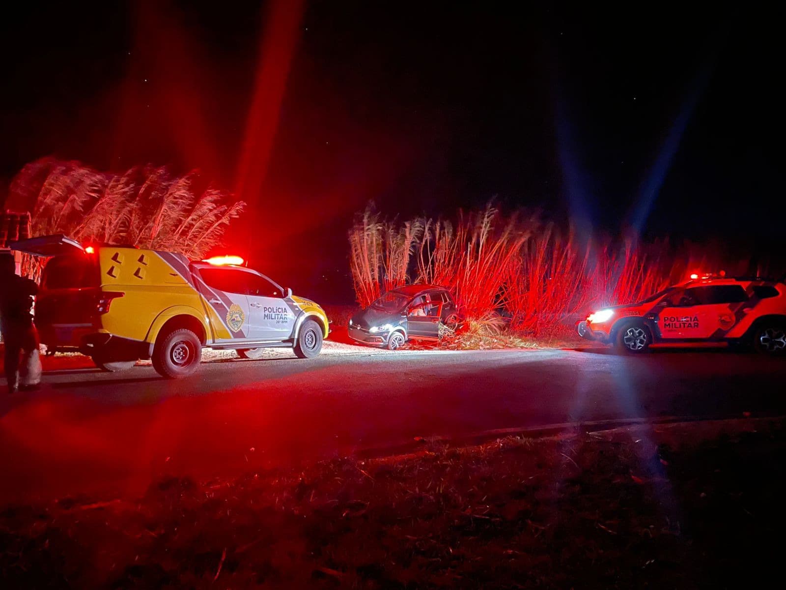Carro recuperado e dois presos após perseguição