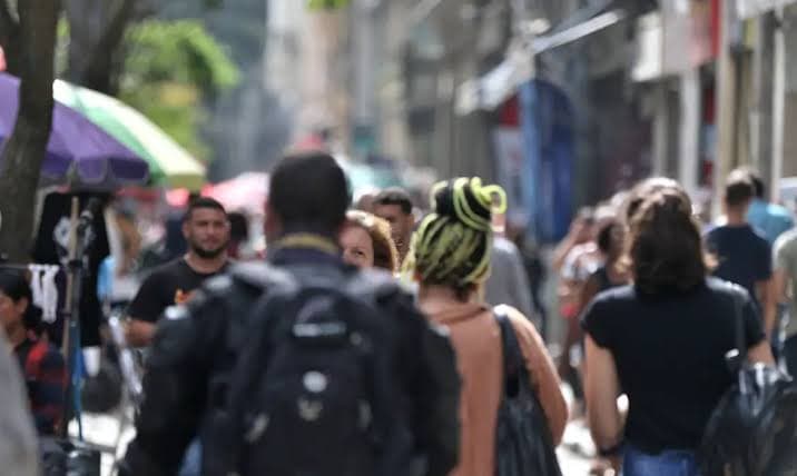 Proporção de brasileiros que moram sozinhos cresce 52%