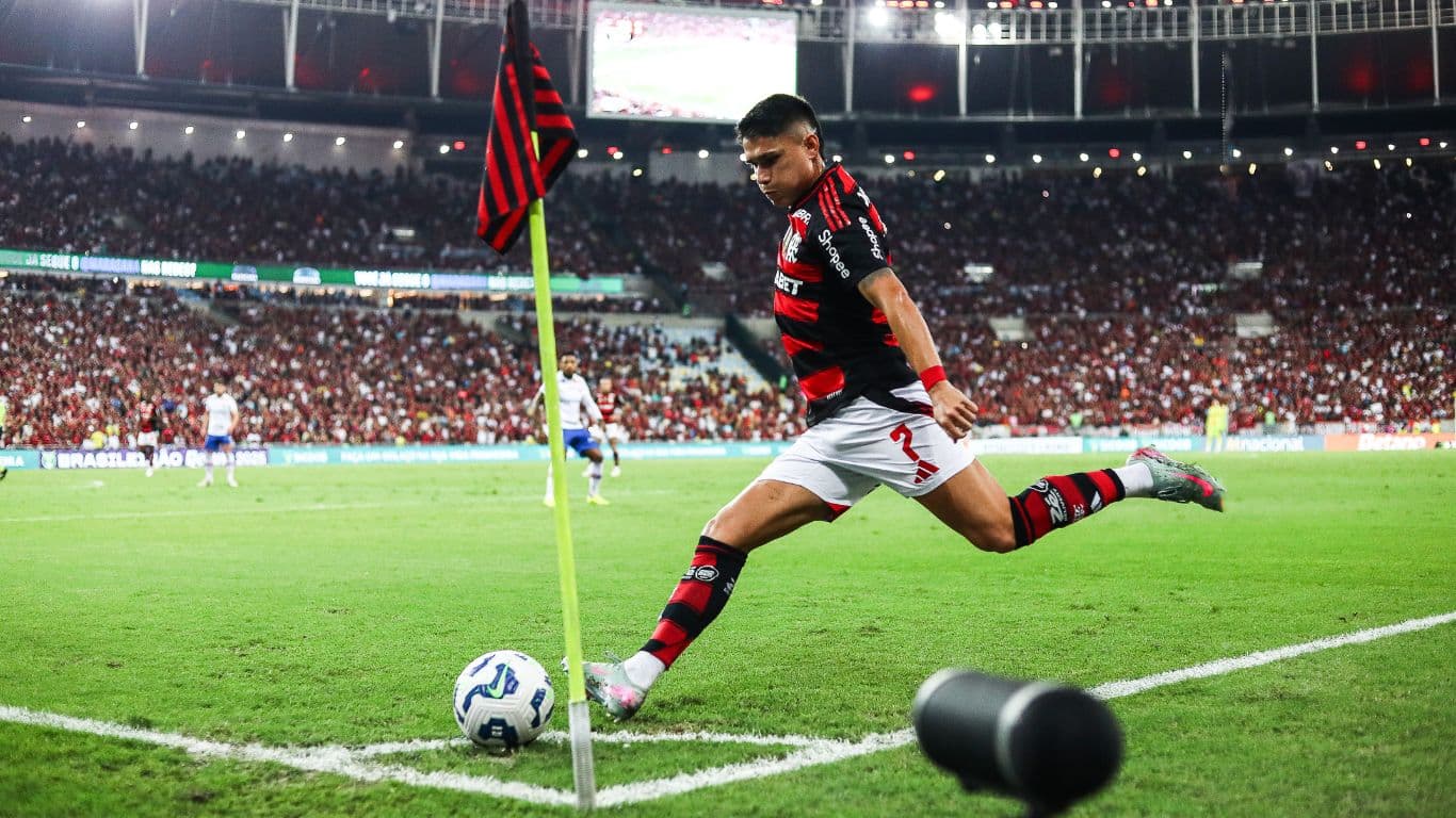 Torcedores acompanham os jogos de hoje domingo (31) na Série A do Brasileirão