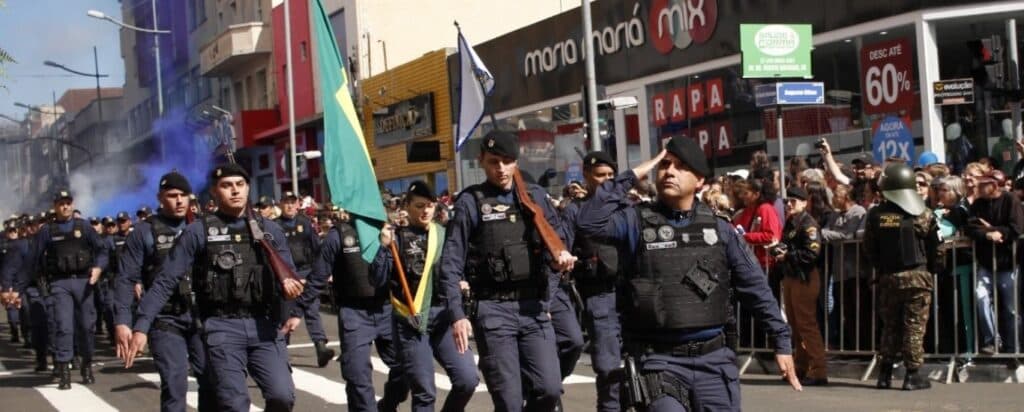 Neste domingo, desfile de 7 de Setembro movimenta Ponta Grossa