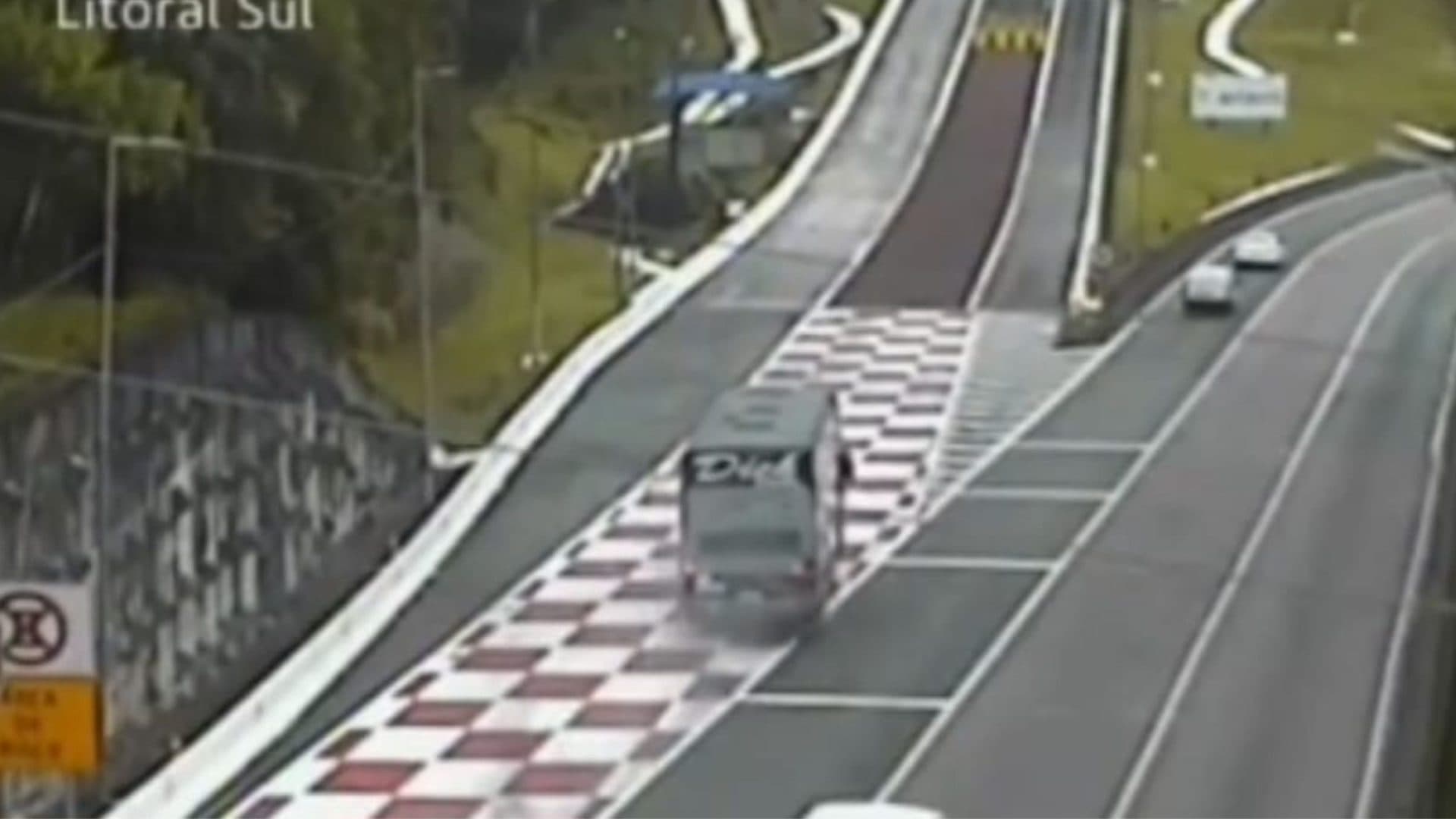 Empresa esclarece incidente com ônibus que usou área de escape na BR-376