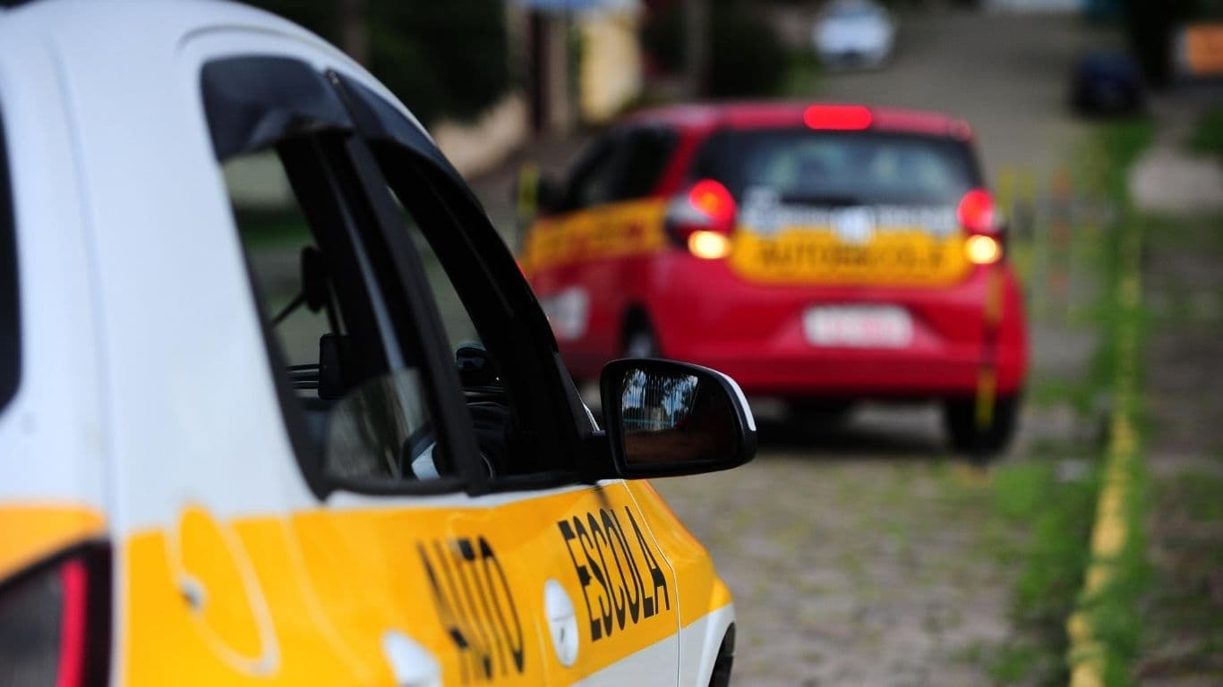 Governo autoriza proposta pelo fim da obrigatoriedade de autoescola para tirar CNH