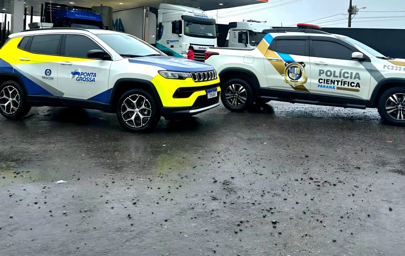 Procon e Polícia Científica encontram combustível adulterado em posto de Ponta Grossa; local foi autuado e pode ser multado em até R$ 100 mil.