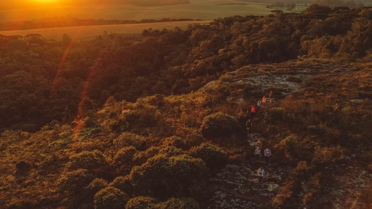 A Imersão na Furna Grande em Ponta Grossa terá caminhadas guiadas e experiências sensoriais entre 11 e 12 de outubro. Confira detalhes do roteiro.