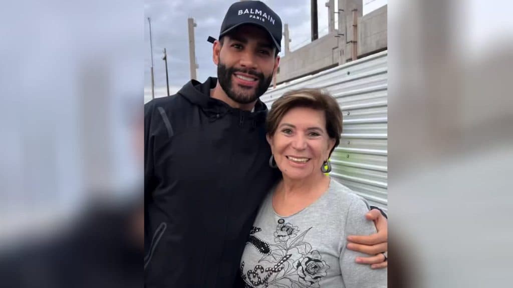Gusttavo Lima em Ponta Grossa: prefeita Elizabeth recebe cantor no aeroporto
