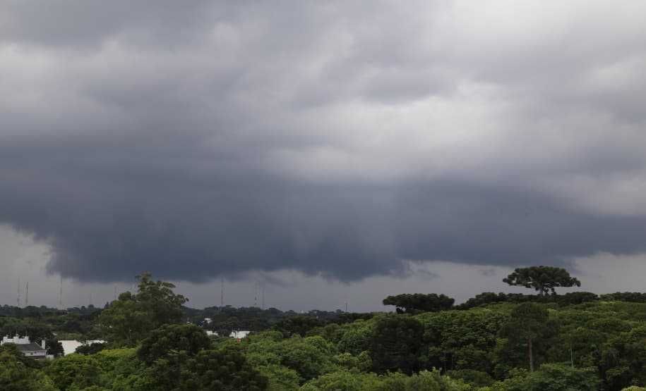 Ciclone extratropical traz chuvas intensas no PR a partir desta segunda; veja como fica PG e região