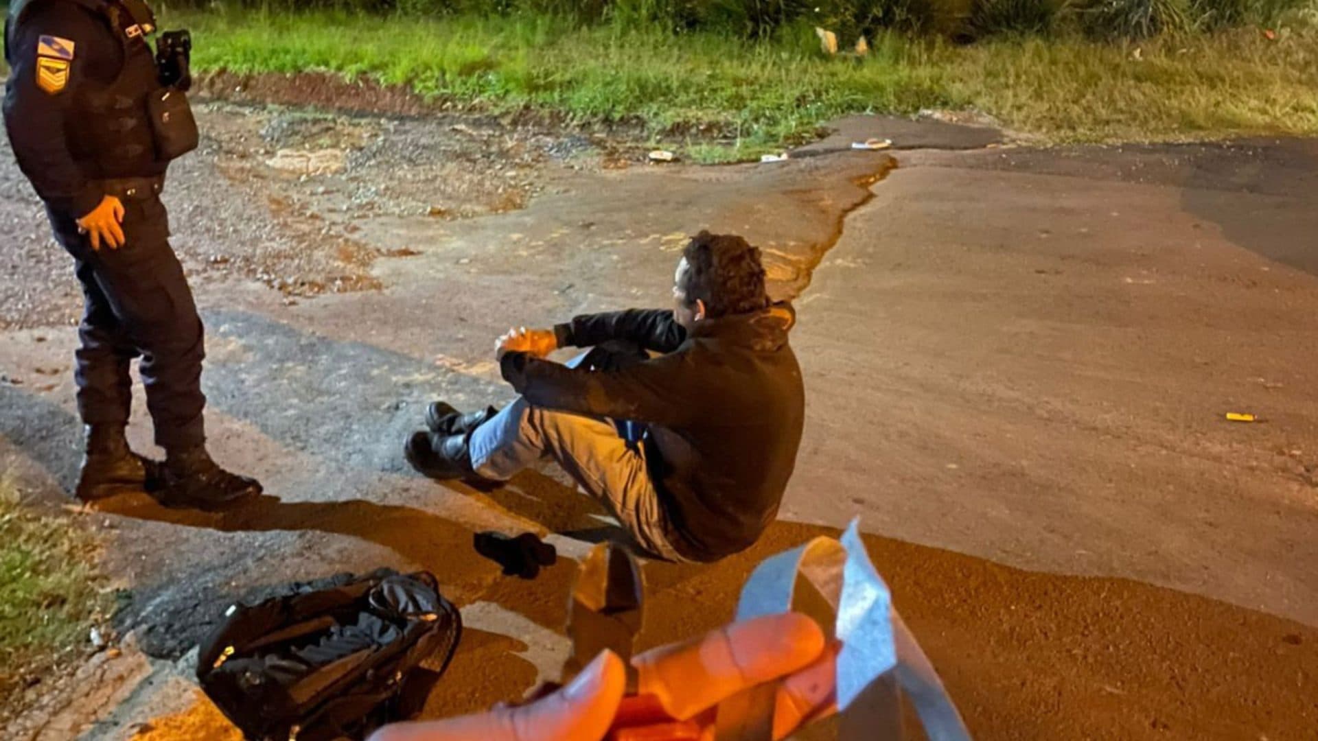 GCM DELTA prende homem em flagrante por furto de fios no bairro Neves em PG