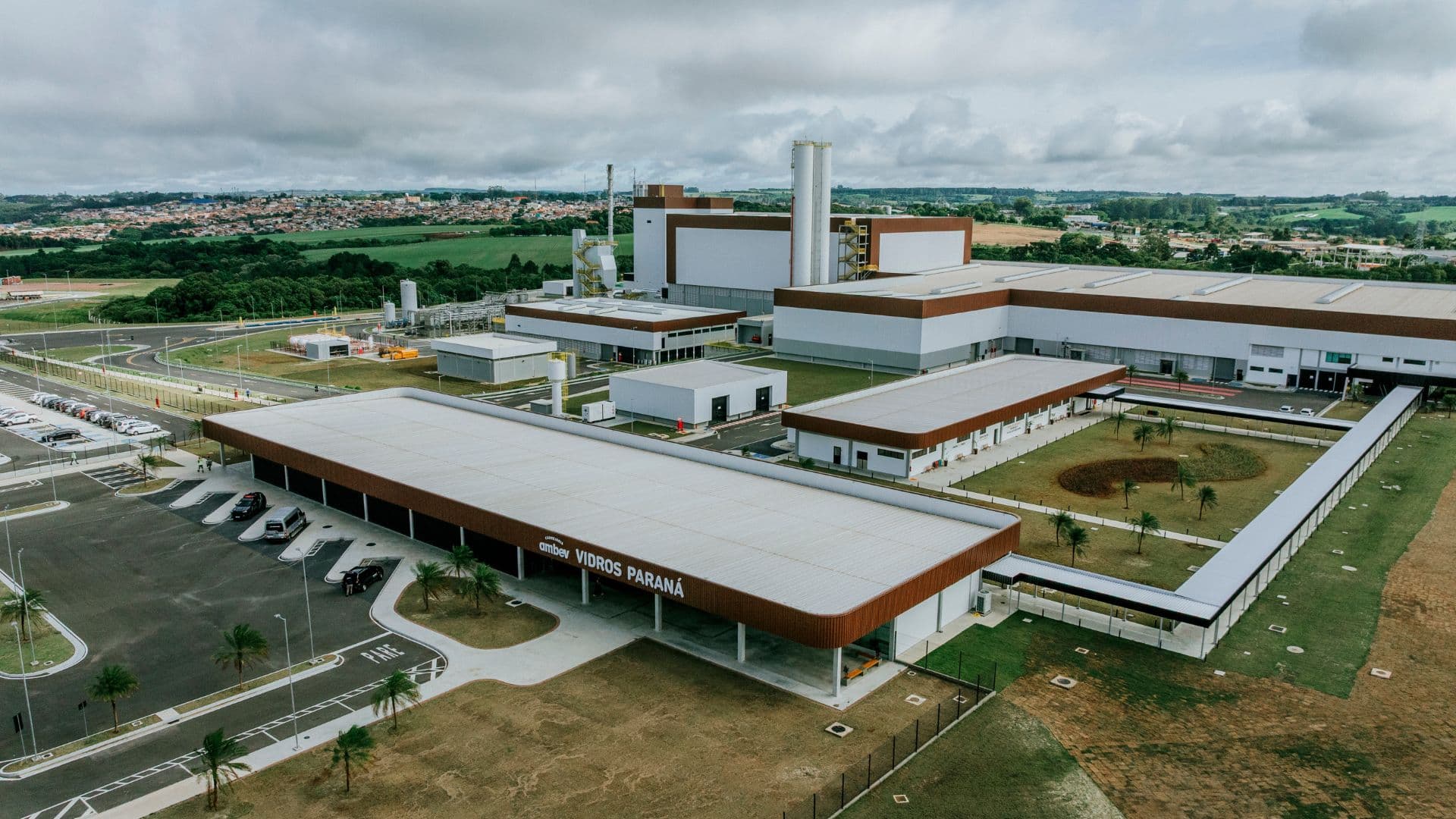 Ambev abre novas vagas na fábrica de vidros em Carambeí