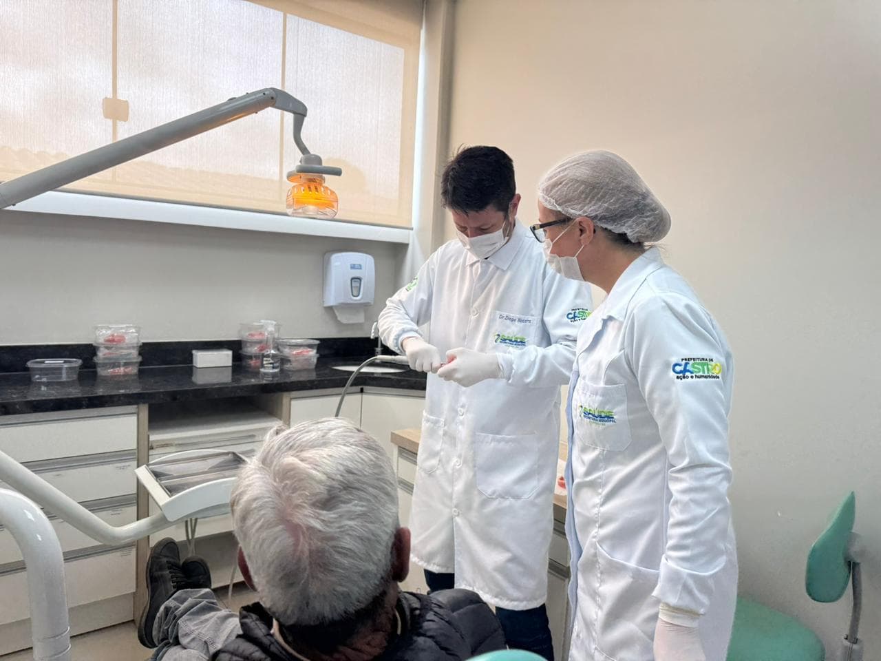 Mutirão entrega mais de 100 próteses dentárias em Castro