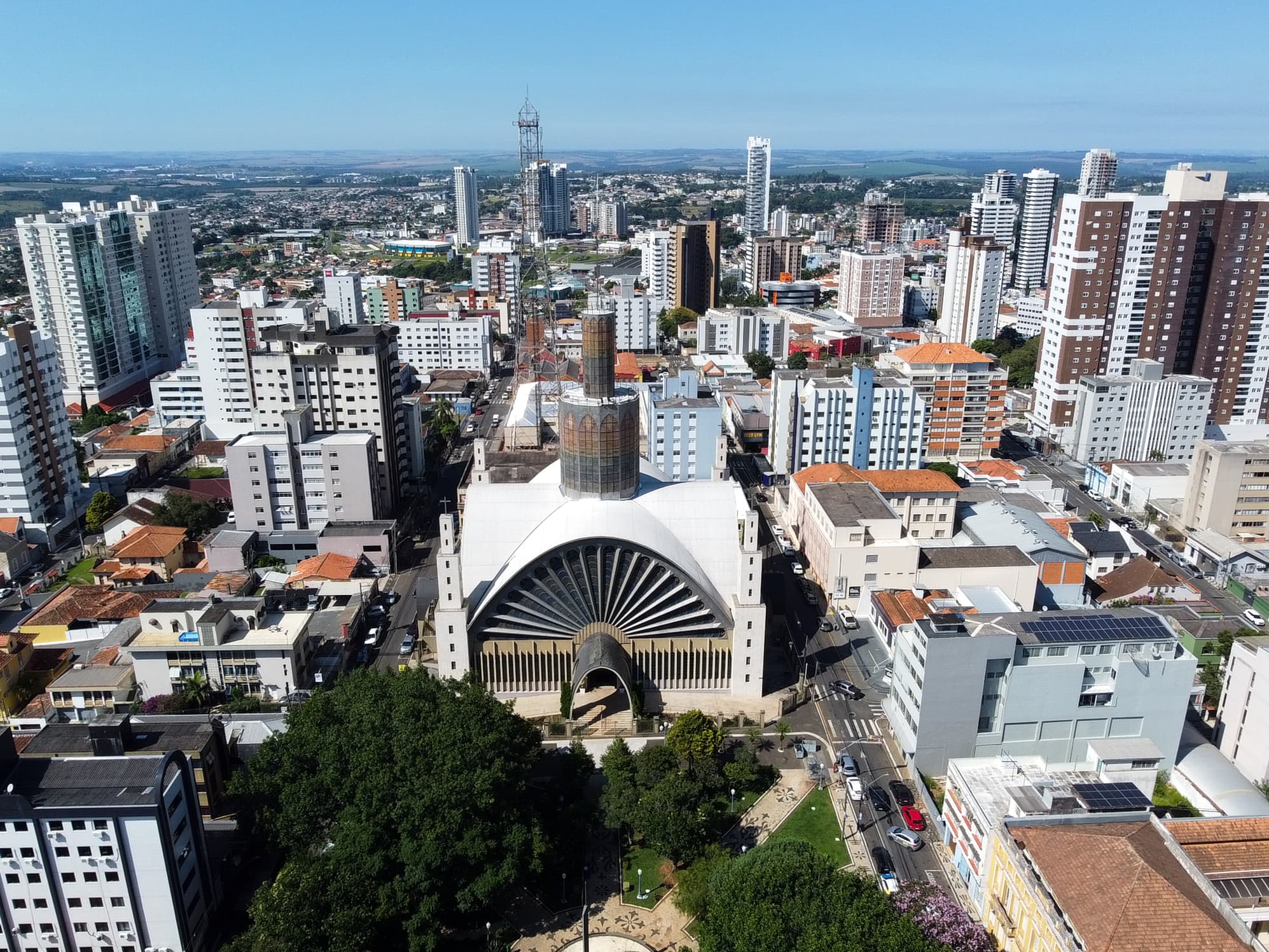 Recesso de fim de ano altera horários de serviços públicos no Paraná; veja o que abre e fecha