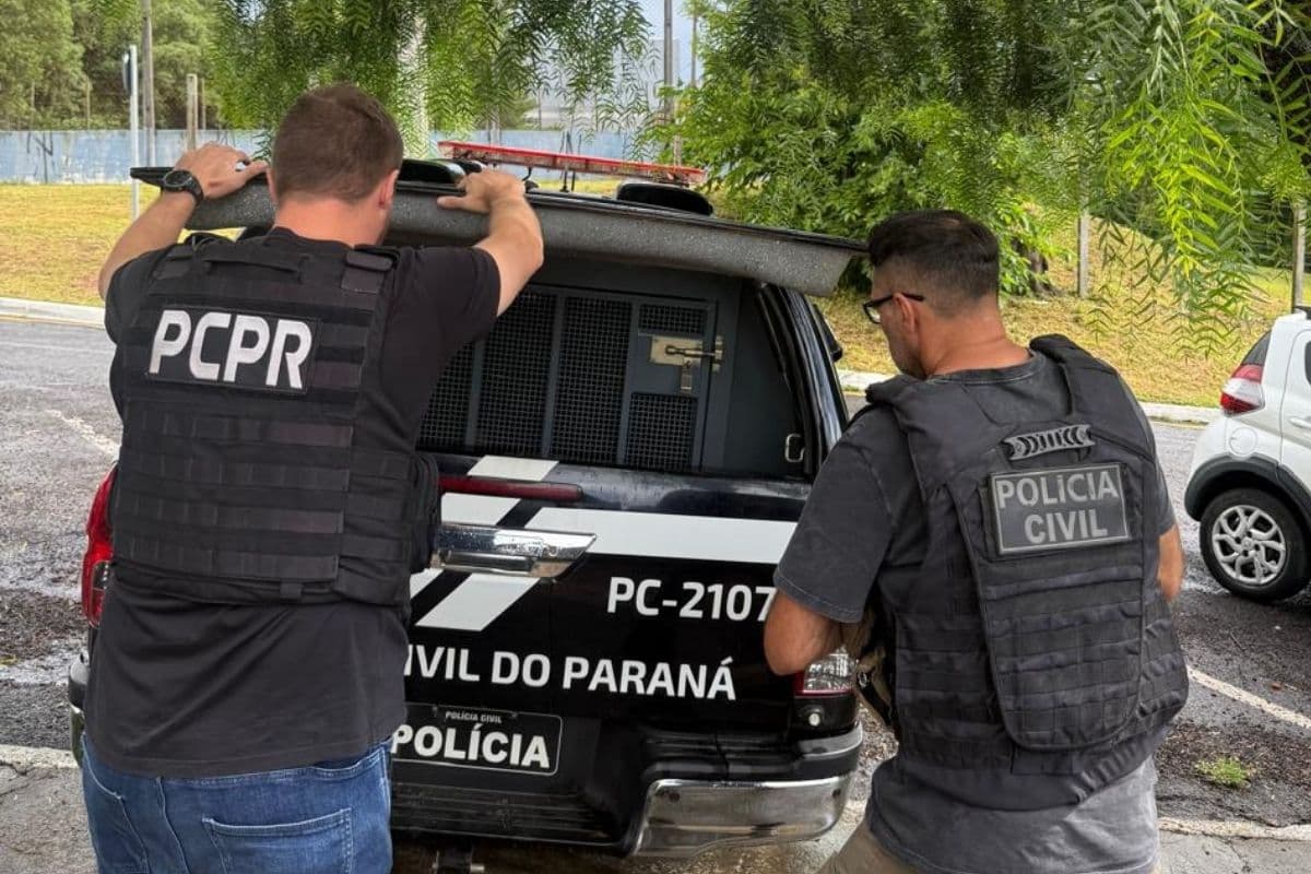 Polícia Civil prende dupla em flagrante por furto a comércio em Castro