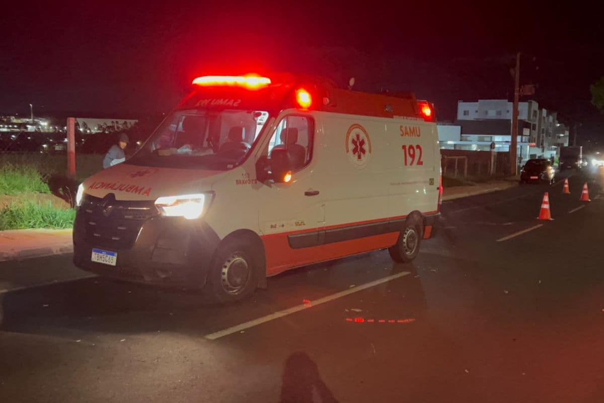 Mulher é atropelada e socorrida pelo SAMU em bairro de Ponta Grossa