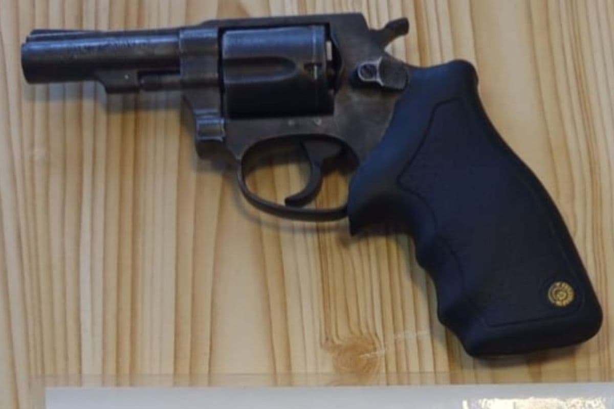 Polícia Militar apreende arma de fogo e detém dois homens em Palmeira