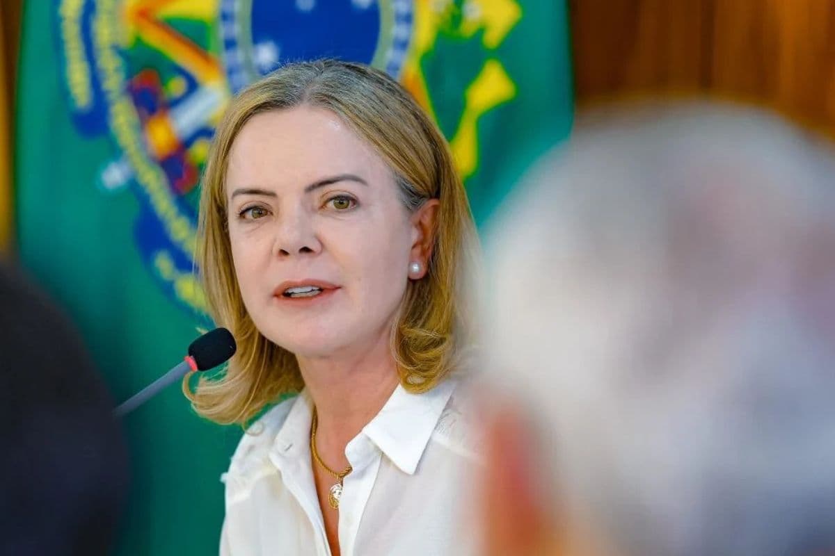 Gleisi Hoffmann deixa o governo e confirma candidatura ao Senado pelo Paraná