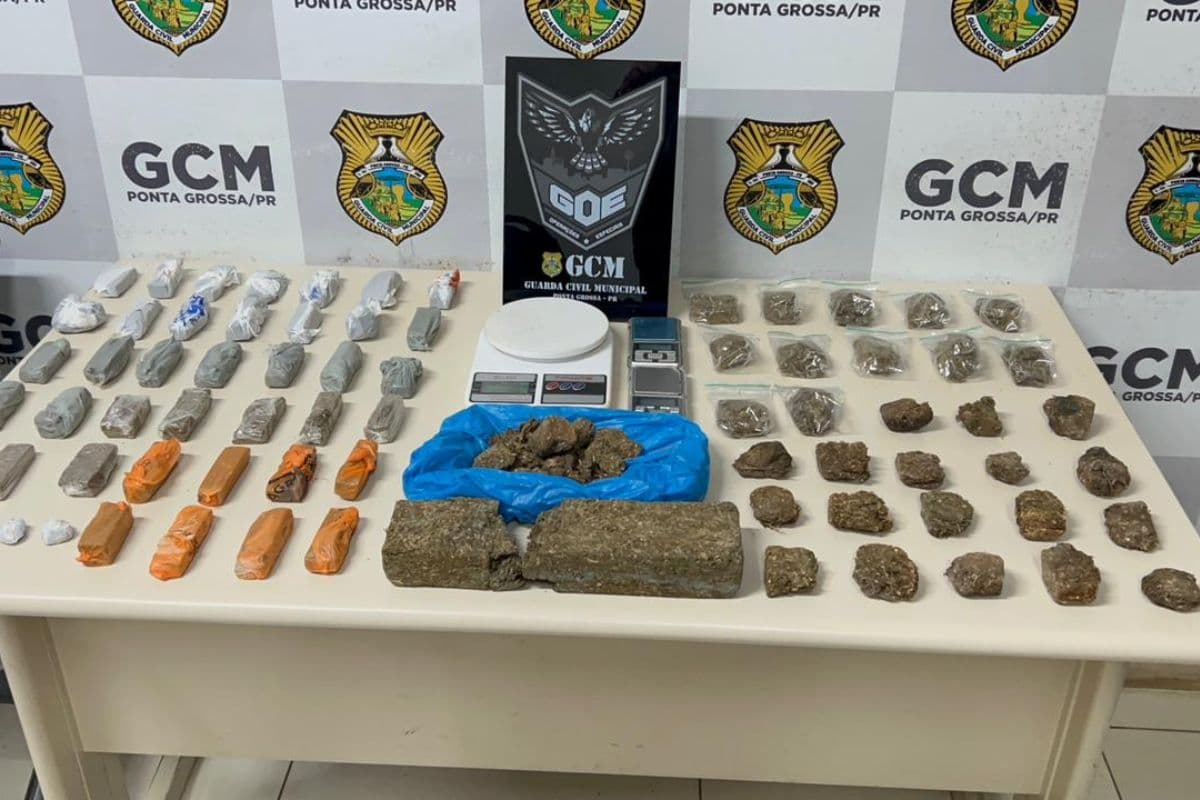 GOE da GCM apreendeu maconha e conduziu duas pessoas para a delegacia durante a Operação Aifu, no Costa Rica