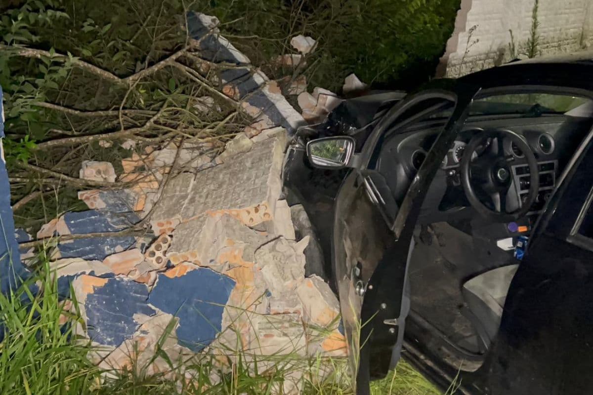 Motorista é preso por embriaguez ao volante após bater contra um muro em Ponta Grossa