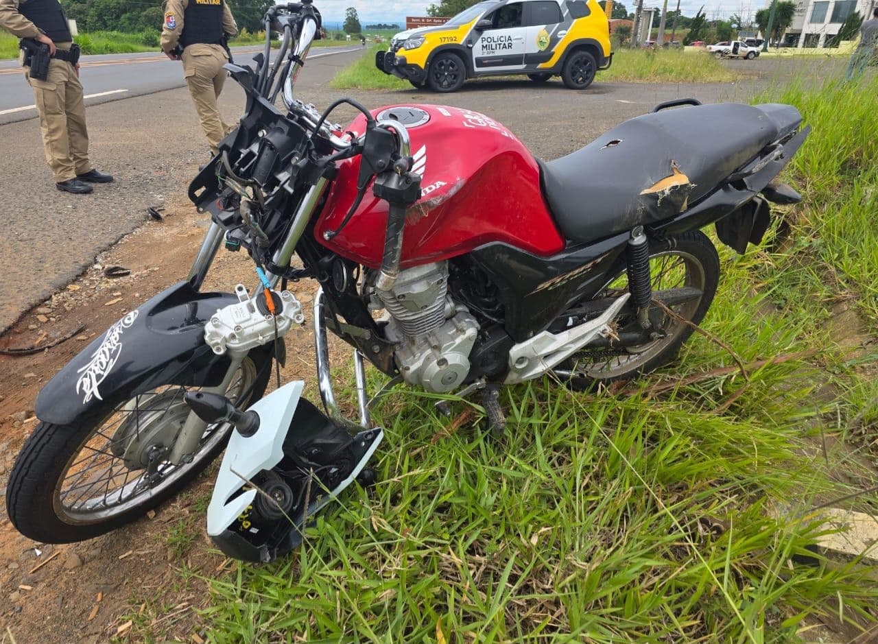Passageiro de 15 anos morre após ser arremessado na BR-153; ele estava em uma motocicleta que colidiu com um caminhão
