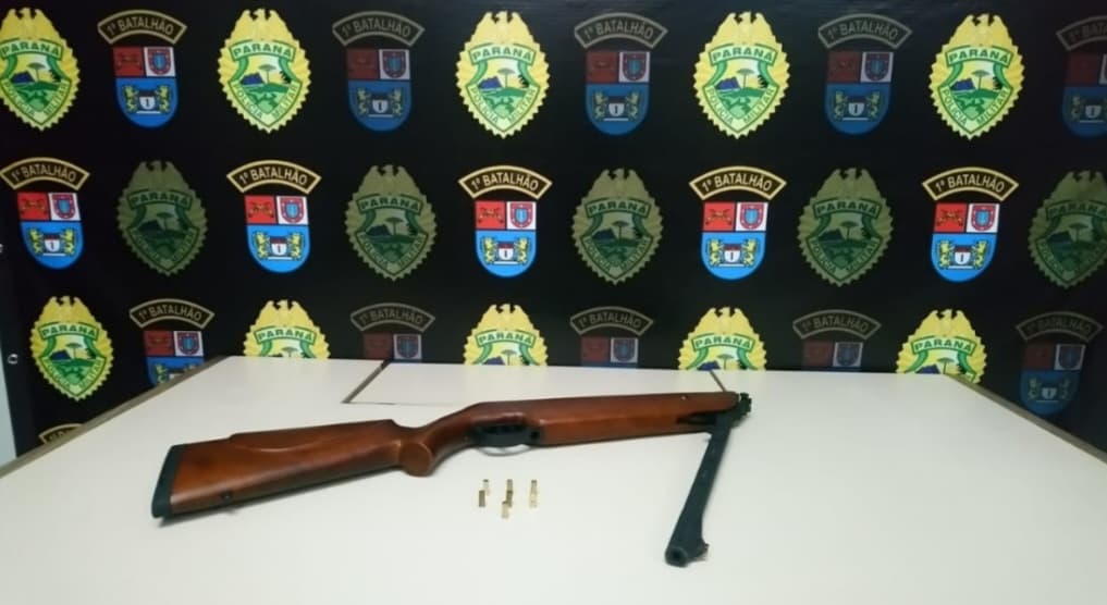 Homem atira em casa de mulher e é detido com arma de pressão em Ponta Grossa