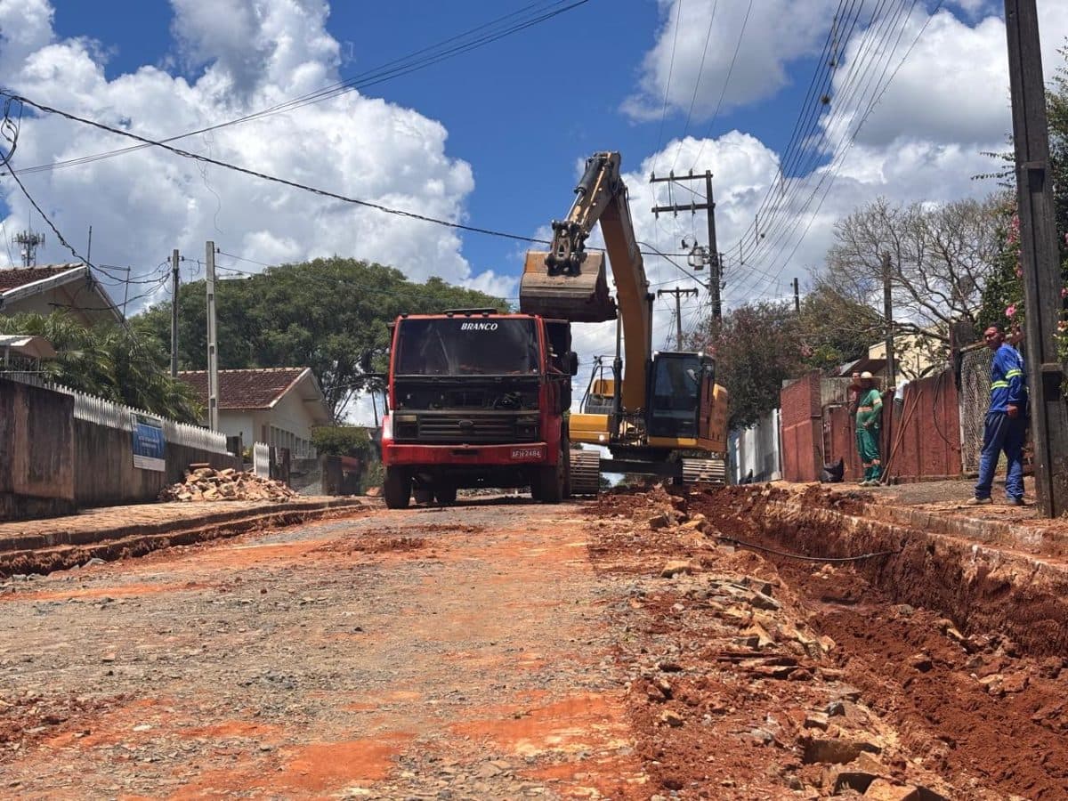 Tibagi inicia pavimentação na rua Ana Beje; investimento é de R$ 339 mil