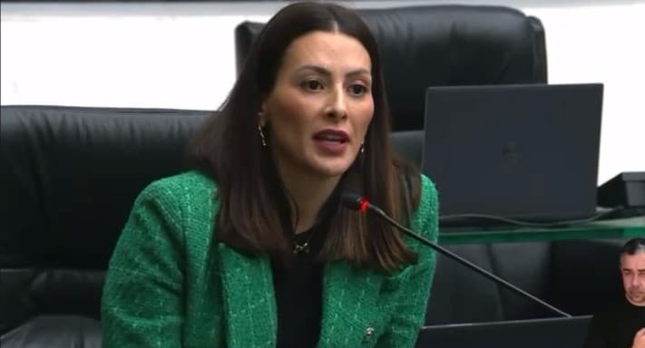 Falhas na leitura de consumo levam Mabel Canto a acionar Sanepar